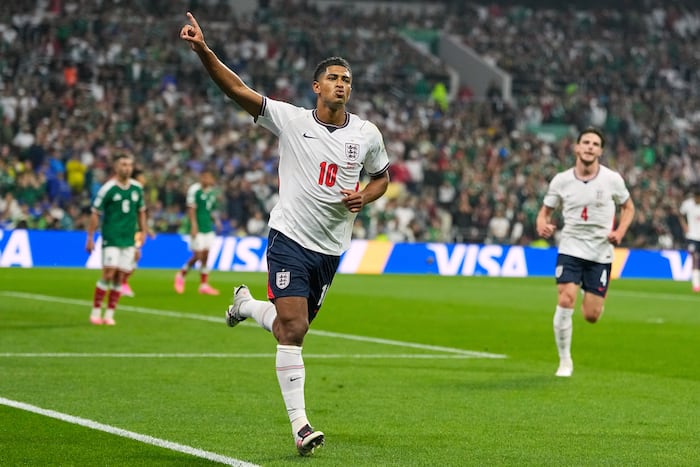 England Advances Past Mexico 3-2 in World Cup Knockout Round